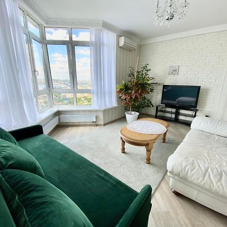 Apartments With Dnipro View Киев Екстериор снимка