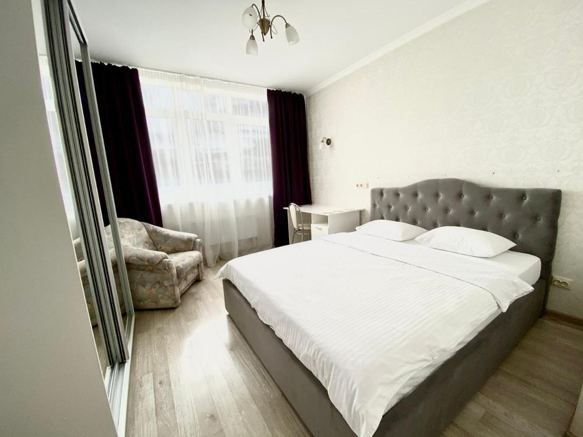 Apartments With Dnipro View Киев Екстериор снимка