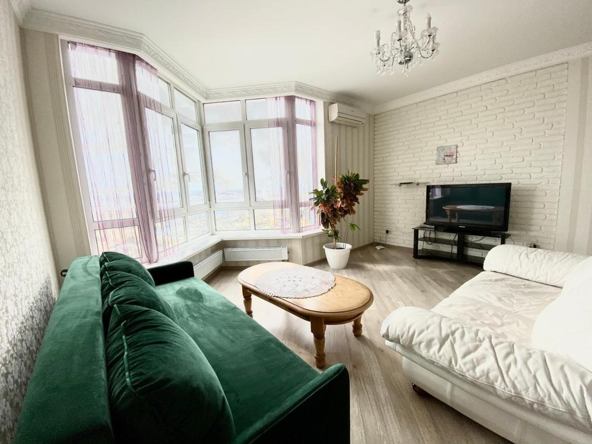 Apartments With Dnipro View Киев Екстериор снимка