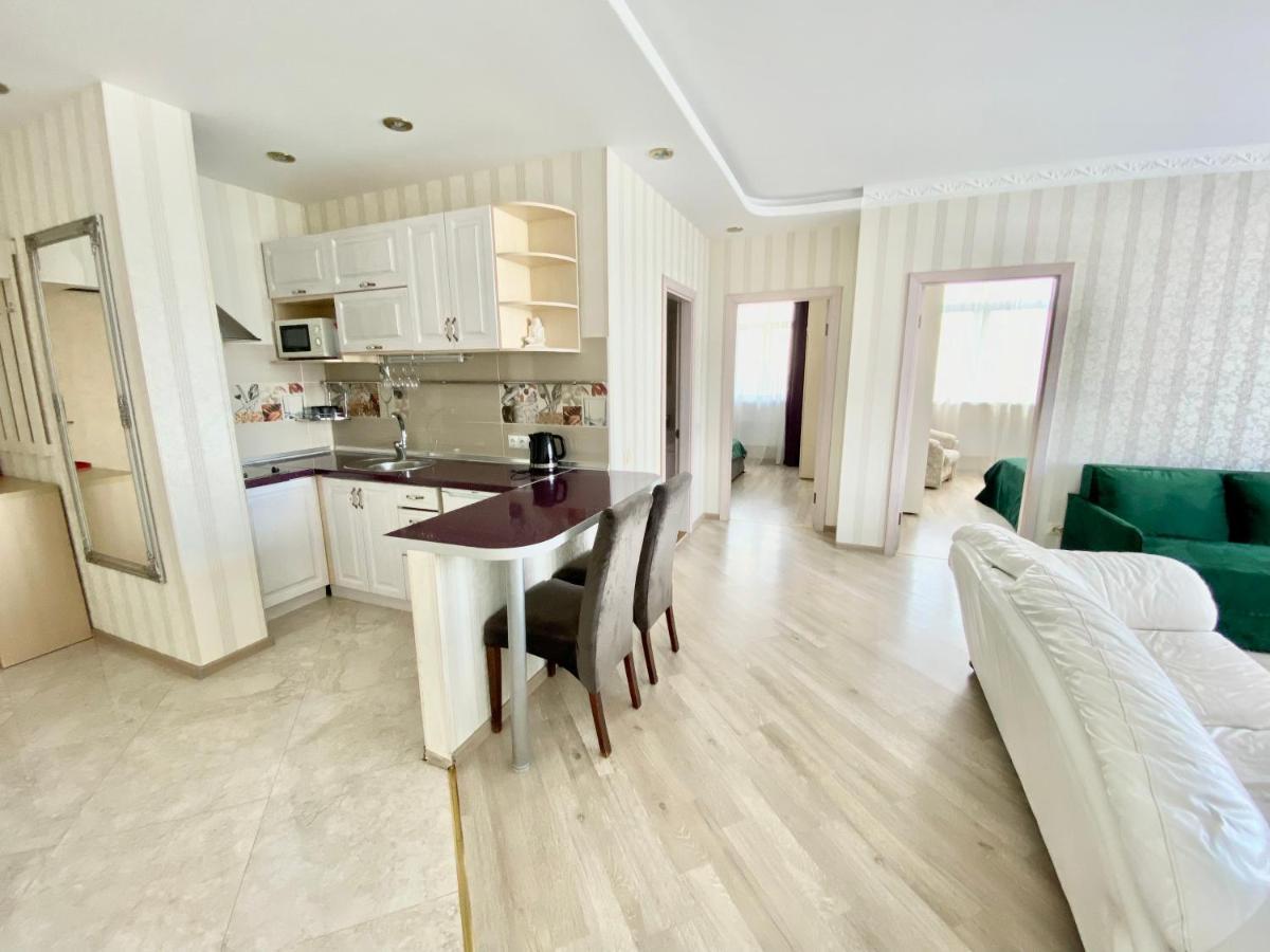 Apartments With Dnipro View Киев Екстериор снимка