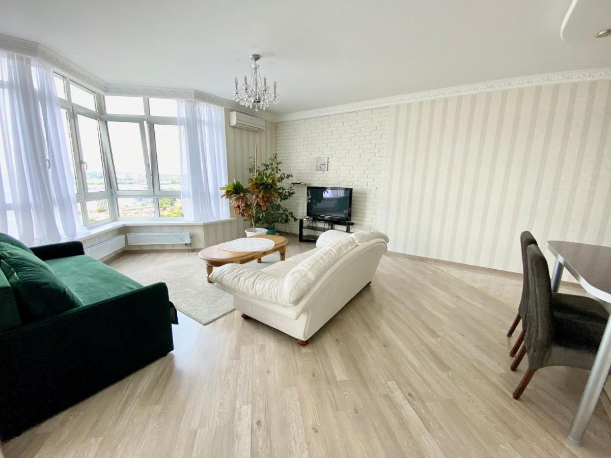 Apartments With Dnipro View Киев Екстериор снимка