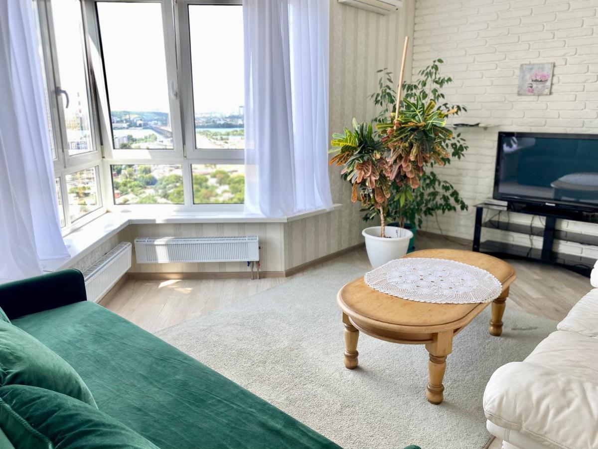Apartments With Dnipro View Киев Екстериор снимка